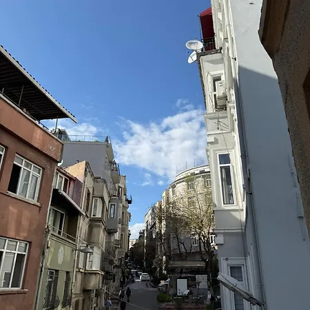 Gunes Hause
