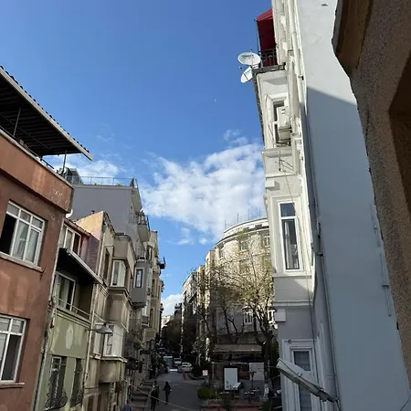 Gunes Hause