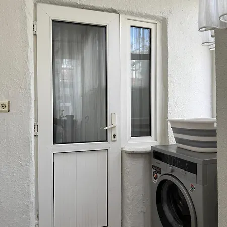 Gunes Hause *