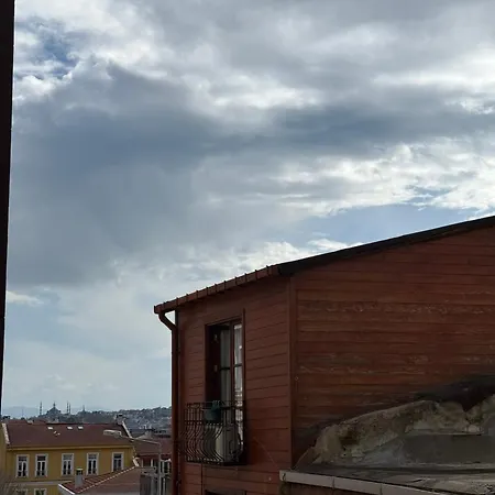 Guenes House