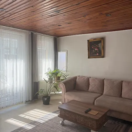 Guenes House Apartment